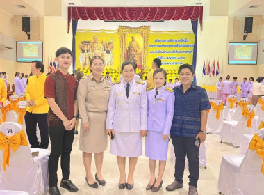 ร่วมพิธีถวายพานพุ่มดอกไม้สดสักการะพระบาทสมเด็จพระพุทธยอดฟ้าจุฬาโลกมหาราช เนื่องในวันระลึกมหาจักรีบรมราชวงศ์ ณ หอประชุมจังหวัดมหาสารคาม อำเภอเมือง จังหวัดมหาสารคาม ... พารามิเตอร์รูปภาพ 4