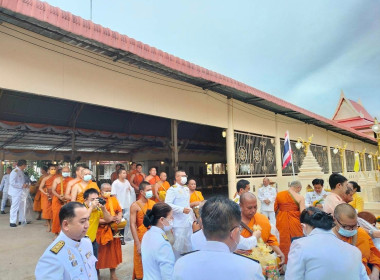 พิธีทำบุญตักบาตรถวายพระราชกุศลเฉลิมพระเกียรติพระบาทสมเด็จพระเจ้าอยู่หัว ... พารามิเตอร์รูปภาพ 4