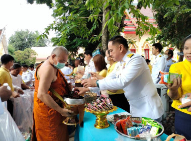 พิธีทำบุญตักบาตรถวายพระราชกุศลเฉลิมพระเกียรติพระบาทสมเด็จพระเจ้าอยู่หัว ... พารามิเตอร์รูปภาพ 10