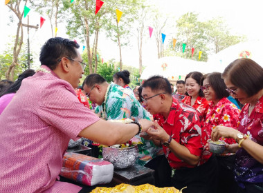 ร่วมประเพณีสรงน้ำพระ ผู้อาวุโส ประจำปี 2568 ... พารามิเตอร์รูปภาพ 1