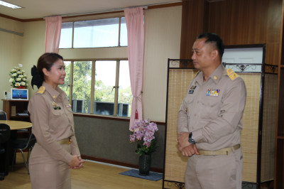 รายงานตัวต่อนายกนก ศรีชัยนันท์ ... พารามิเตอร์รูปภาพ 1