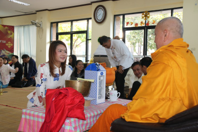 พิธีเจริญพระพุทธมนต์และทำบุญตักบาตร เนื่องในวันขึ้นปีใหม่ ... พารามิเตอร์รูปภาพ 1