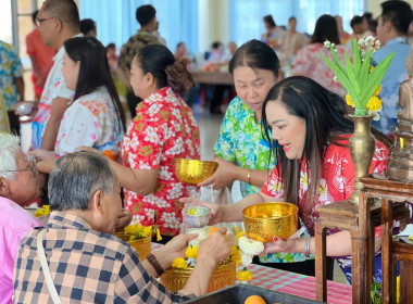 กิจกรรมสรงน้ำพระ รดน้ำดำหัวผู้อาวุโส การละเล่นไทยๆ ... พารามิเตอร์รูปภาพ 10