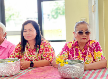 กิจกรรมสรงน้ำพระ รดน้ำดำหัวผู้อาวุโส การละเล่นไทยๆ ... พารามิเตอร์รูปภาพ 17