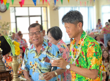 กิจกรรมสรงน้ำพระ รดน้ำดำหัวผู้อาวุโส การละเล่นไทยๆ ... พารามิเตอร์รูปภาพ 18